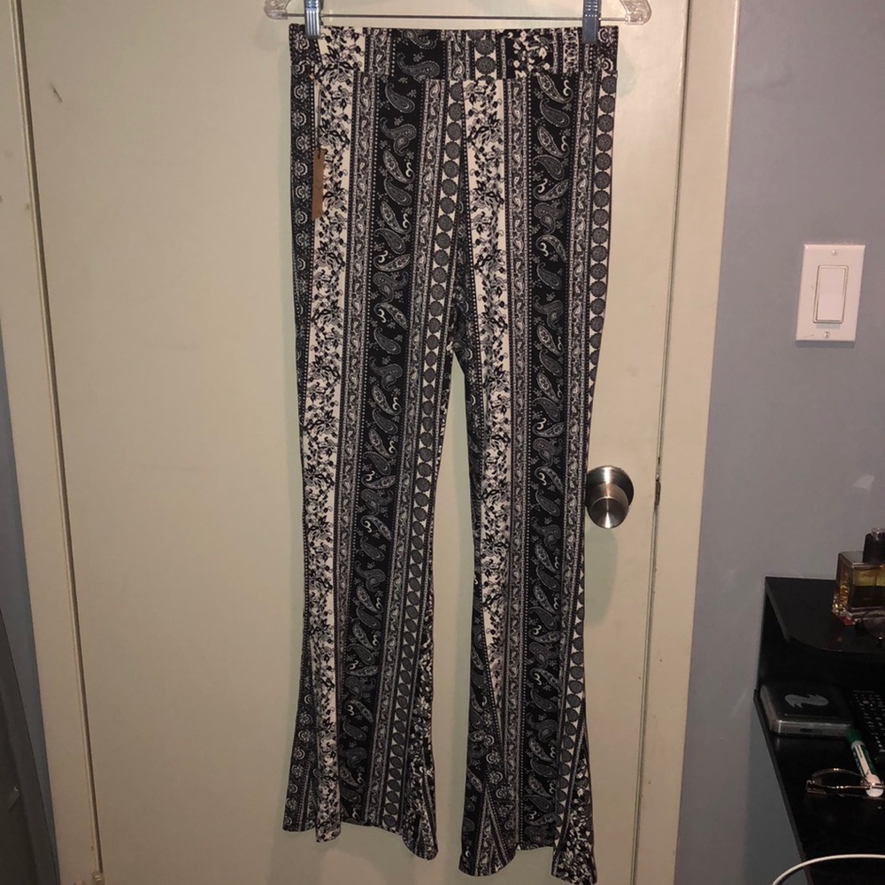 Maze Collection Flare Bottom Legging